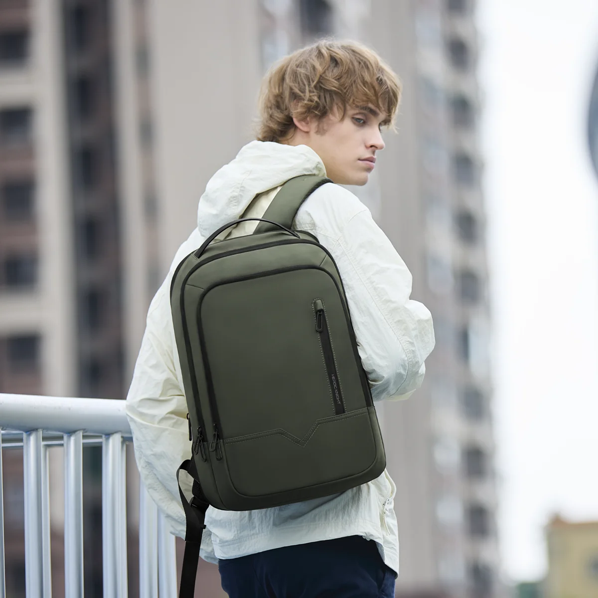 HK Expandable Business Backpac – Embroidery Computer recenzja i cena